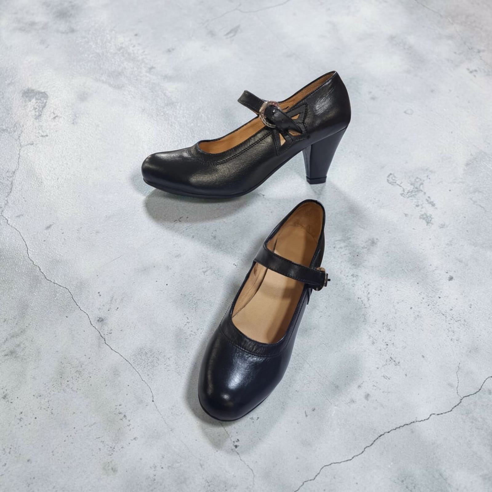 Zapato china cuero nacional. Modelo espuela 34 al 40